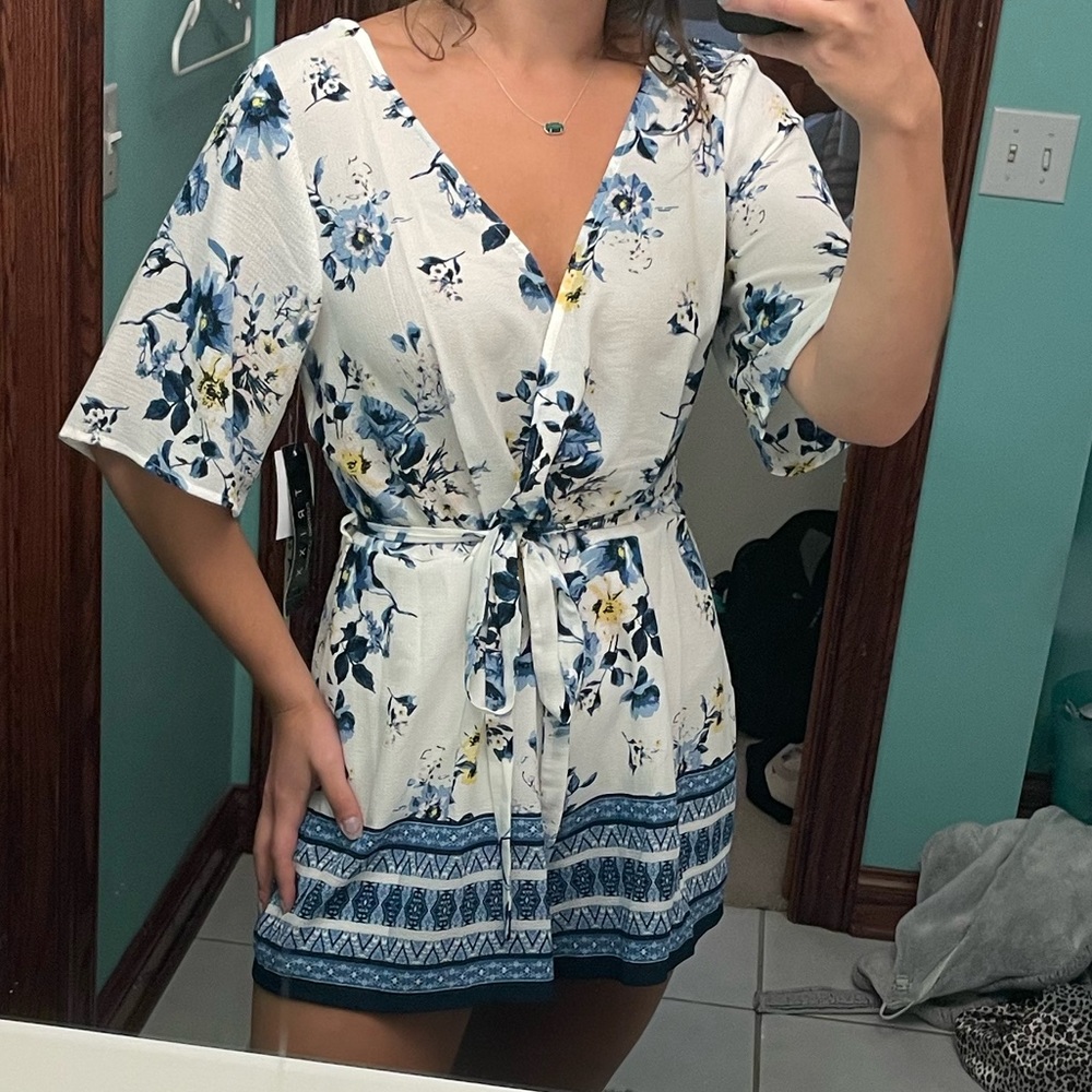 NWT ROMPER - Picture 3 of 3